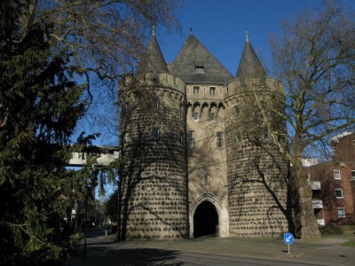 das-neusser-wahrzeichen-obertor-988de925-2bf2-4a90-8391-90de96407029.jpg